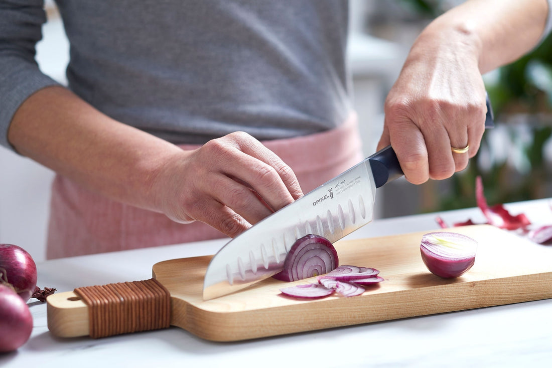 Pourquoi avoir un couteau Santoku : l'allié indispensable en cuisine