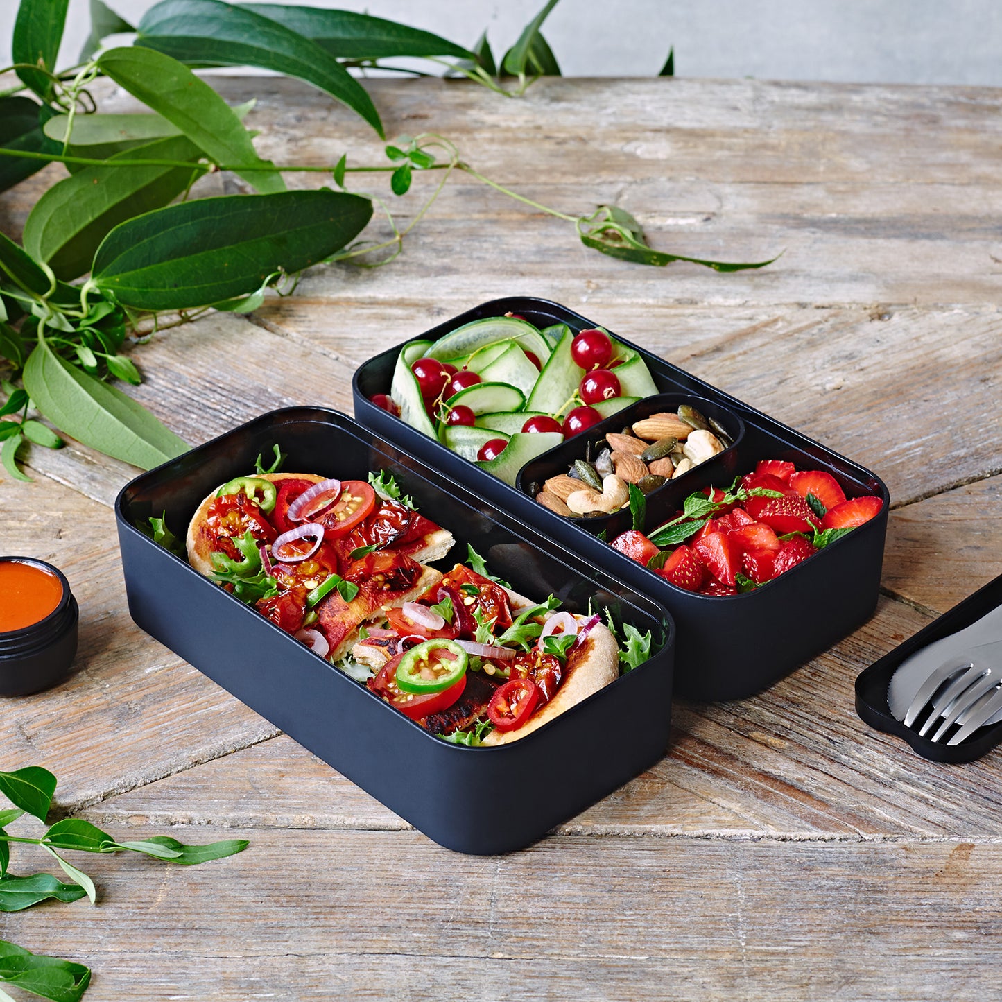 The MONBENTO MB Original lunch box and sauce pots set BLACK onyx