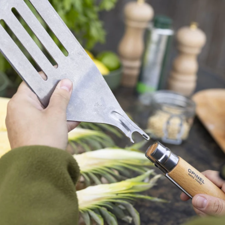 Opinel - Ensemble Barbecue (BBQ) + Projet BBQ - Les confessions d'un carnivore d'Alex Turcotte